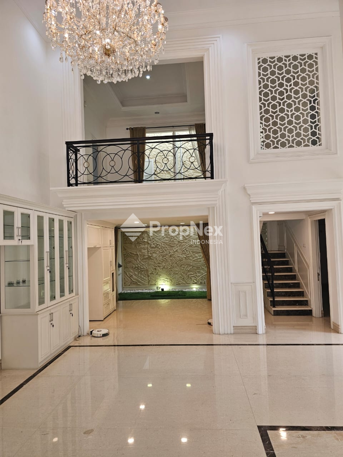 Rumah Mewah luas dengan Swimming Pool & Rooftop di Tebet — foto 4